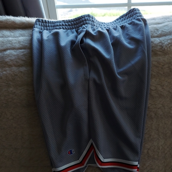 Shorts - Picture 3 of 4